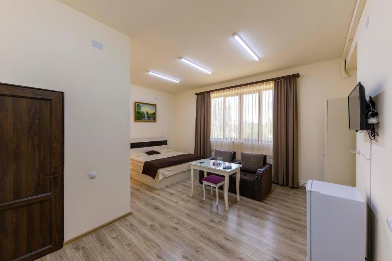 Tatev Hotel And Tours Yerevan Exterior foto
