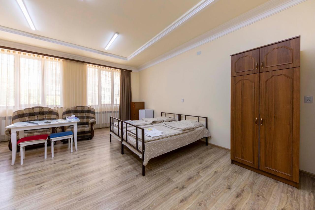 Tatev Hotel And Tours Yerevan Exterior foto