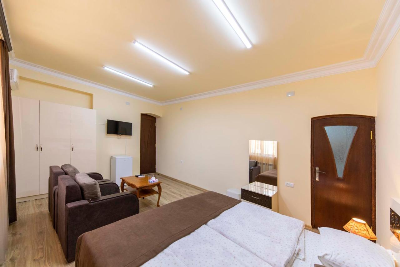 Tatev Hotel And Tours Yerevan Exterior foto