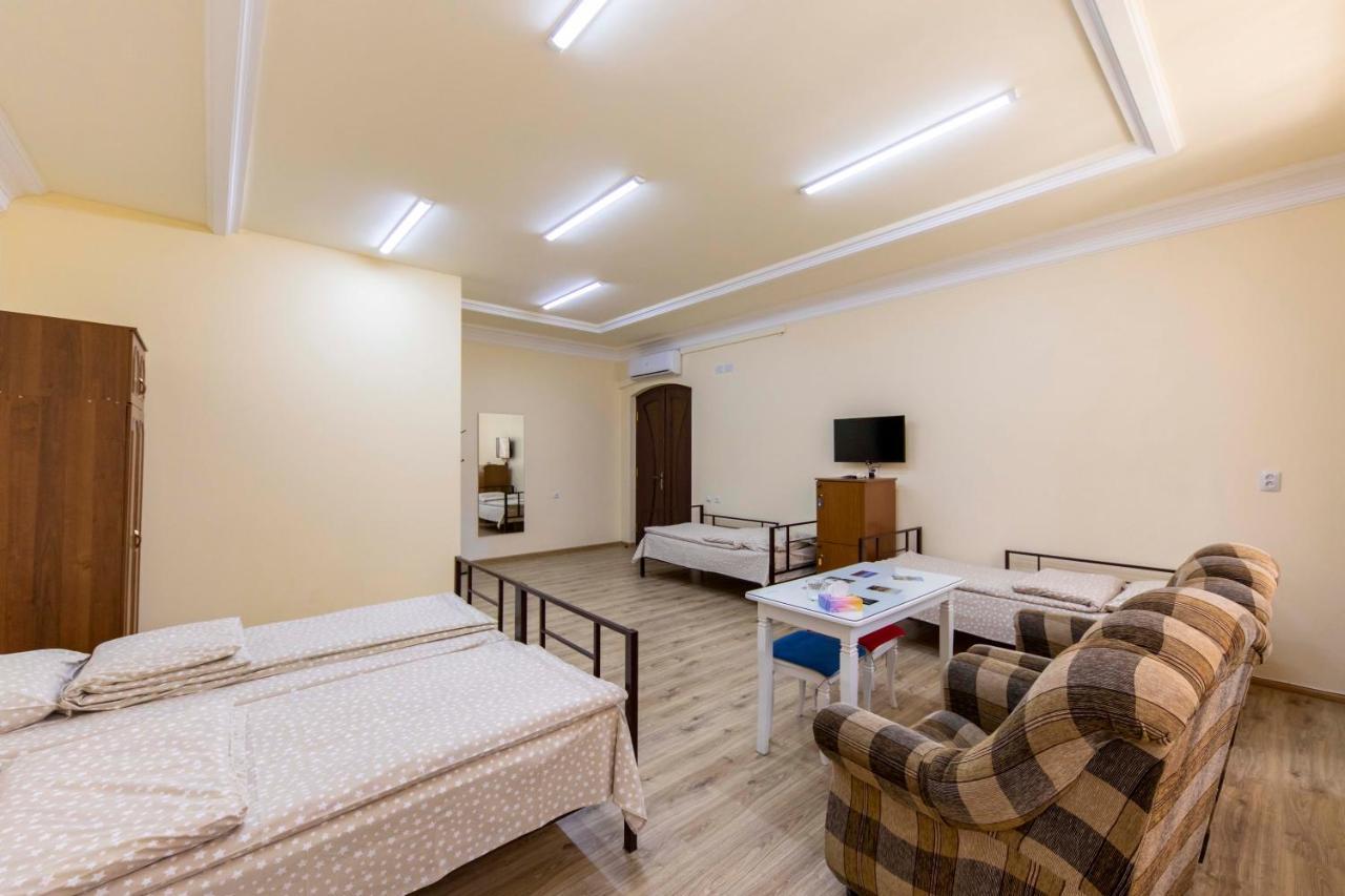 Tatev Hotel And Tours Yerevan Exterior foto