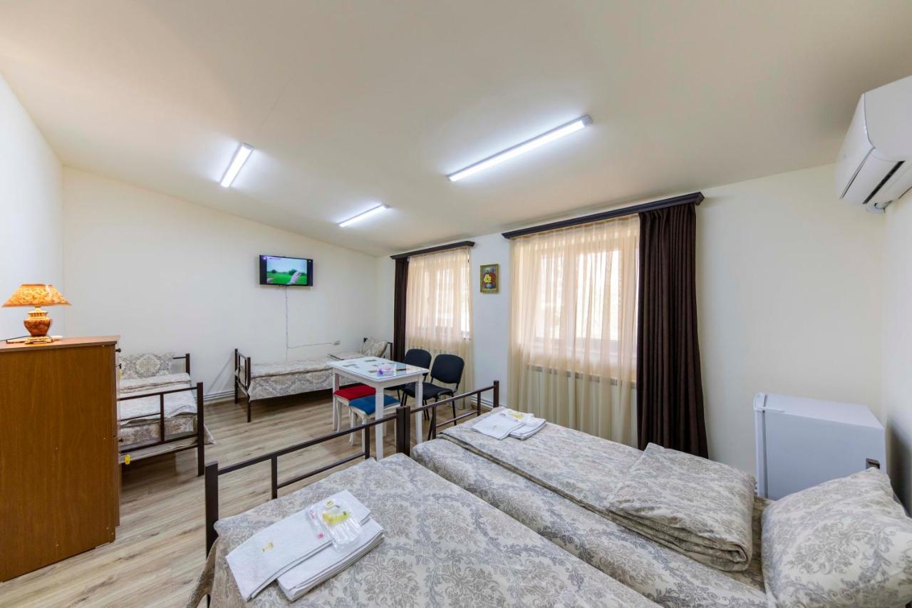 Tatev Hotel And Tours Yerevan Exterior foto