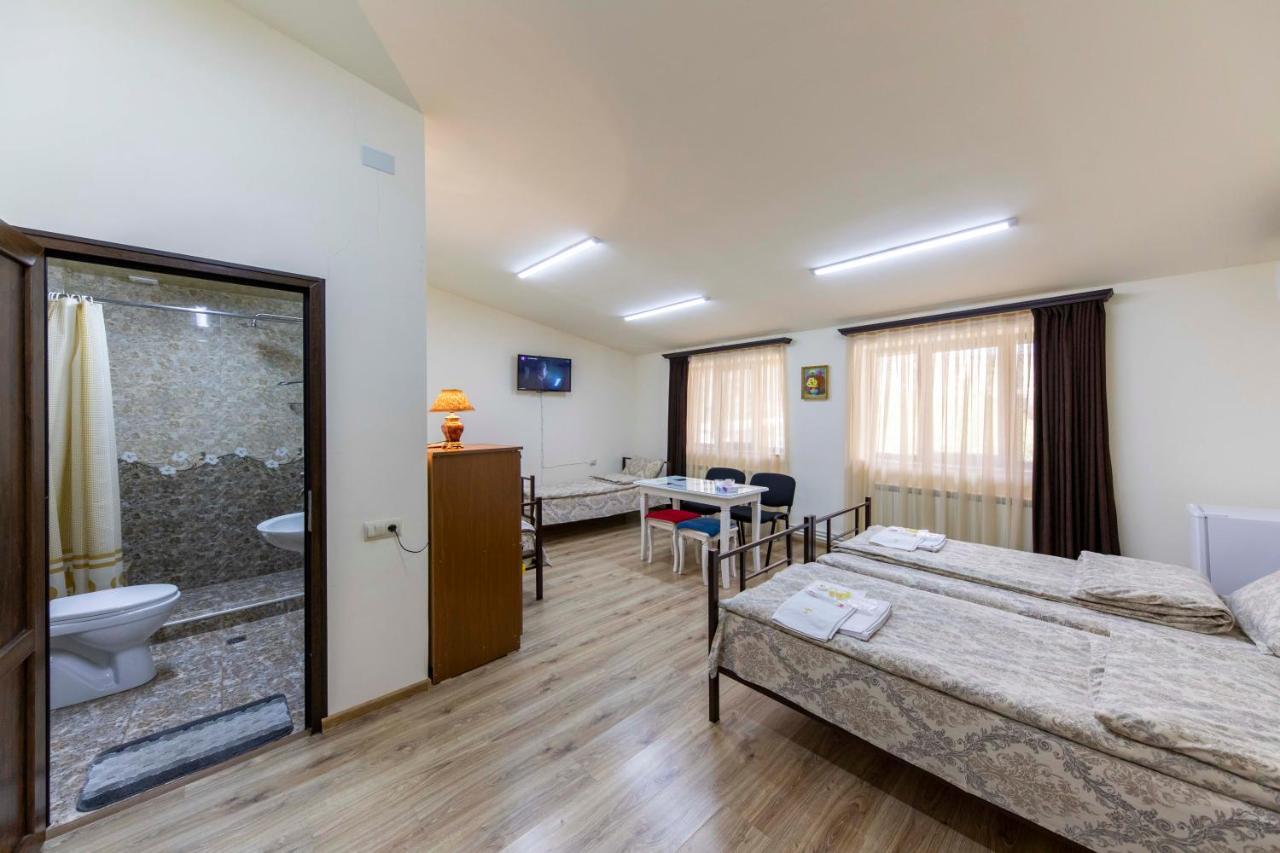 Tatev Hotel And Tours Yerevan Exterior foto