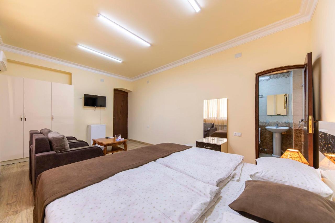 Tatev Hotel And Tours Yerevan Exterior foto