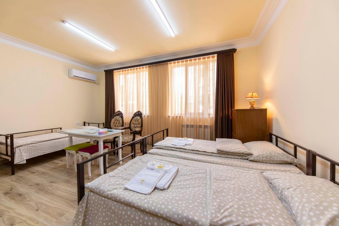 Tatev Hotel And Tours Yerevan Exterior foto