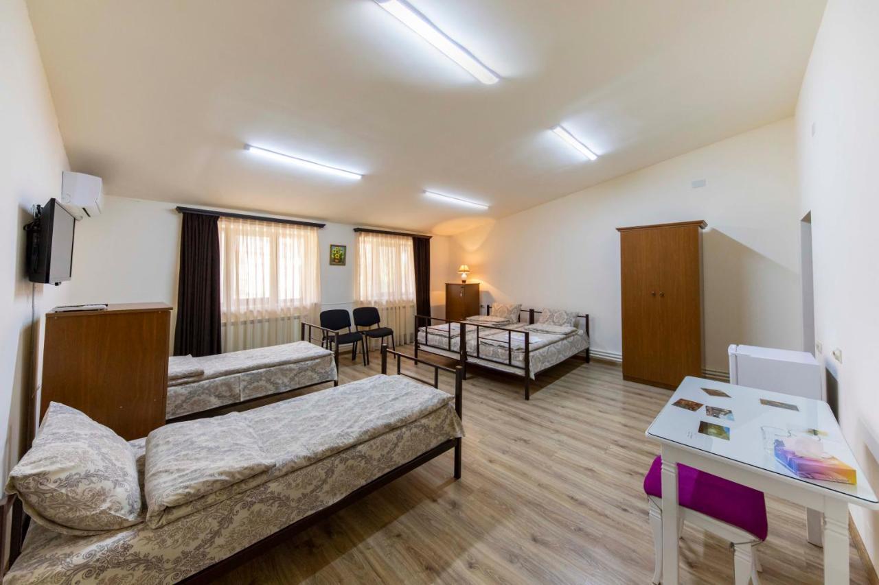 Tatev Hotel And Tours Yerevan Exterior foto