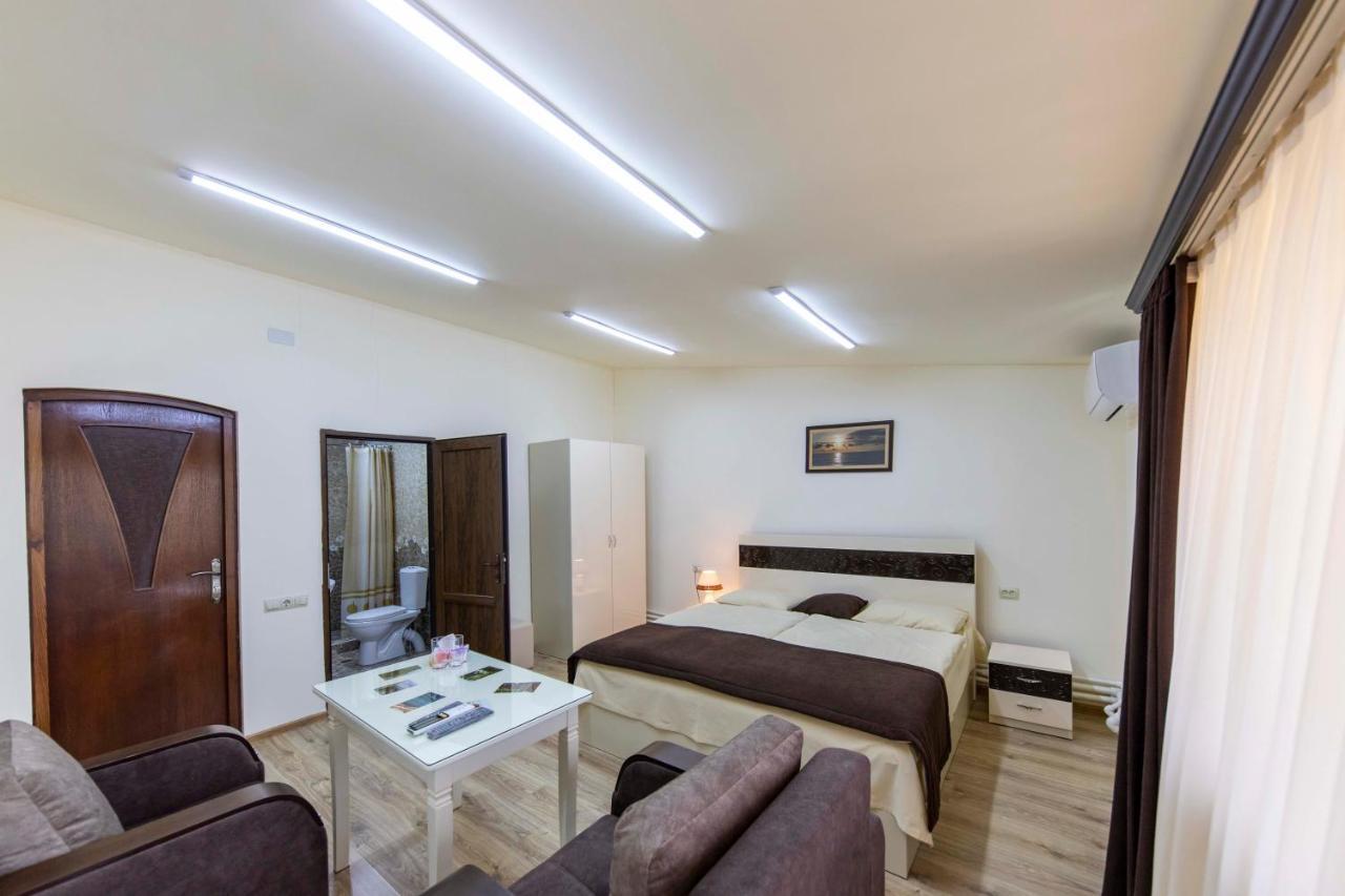 Tatev Hotel And Tours Yerevan Exterior foto