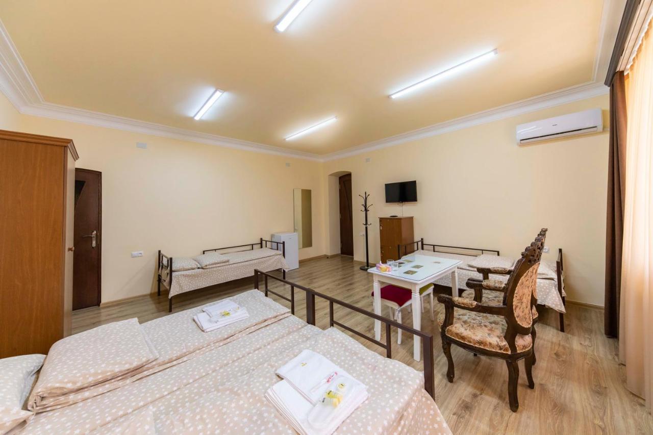 Tatev Hotel And Tours Yerevan Exterior foto