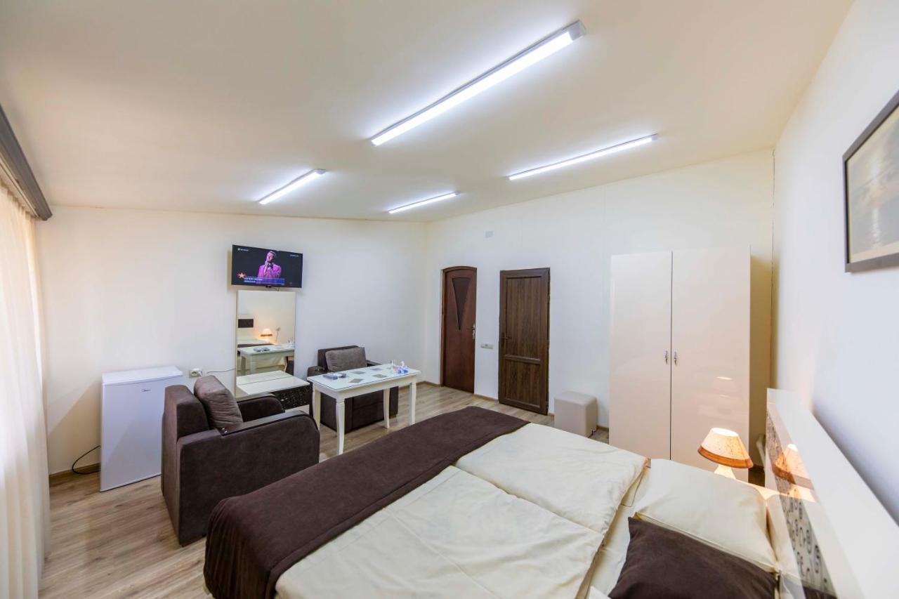 Tatev Hotel And Tours Yerevan Exterior foto