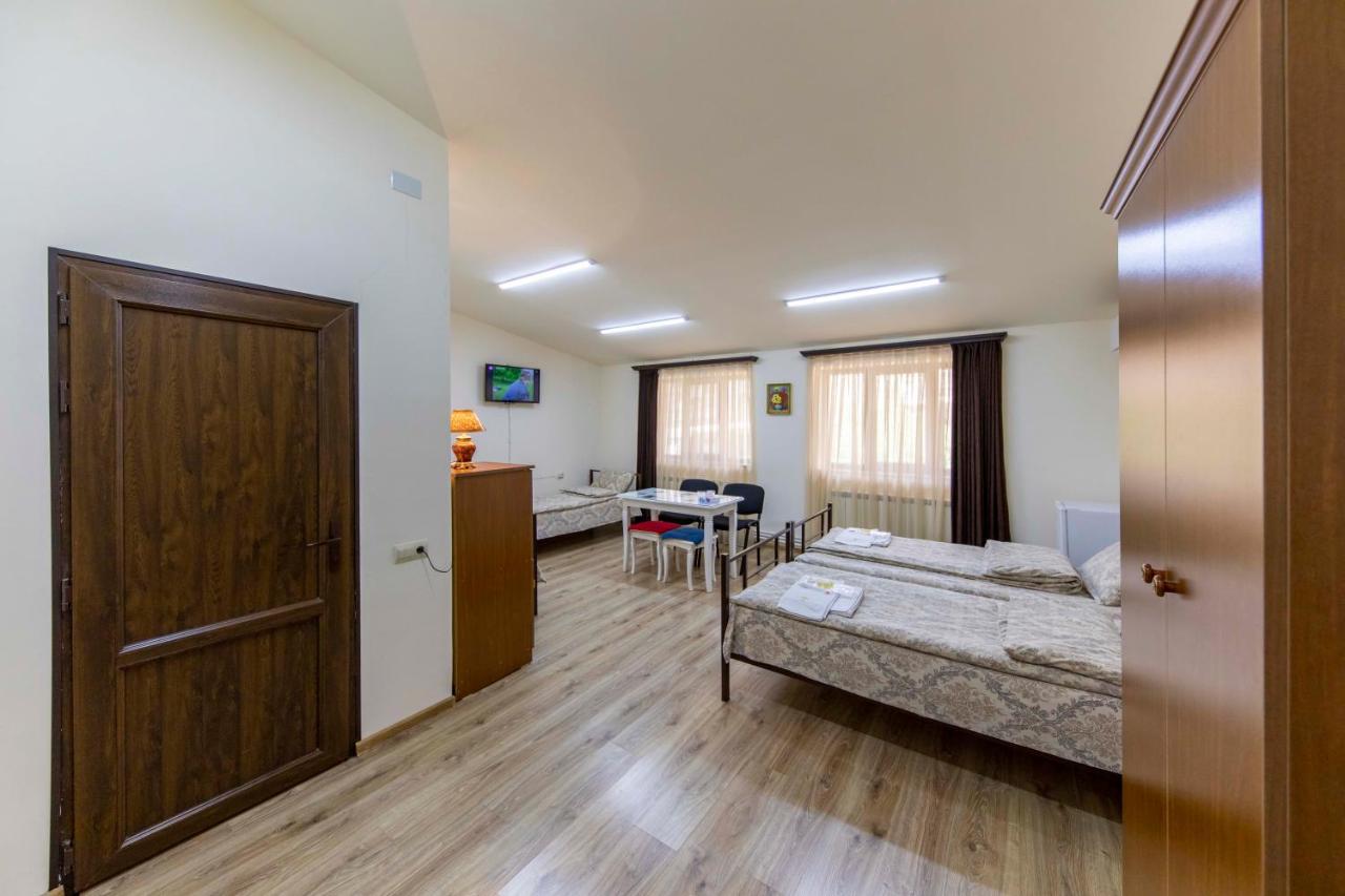 Tatev Hotel And Tours Yerevan Exterior foto