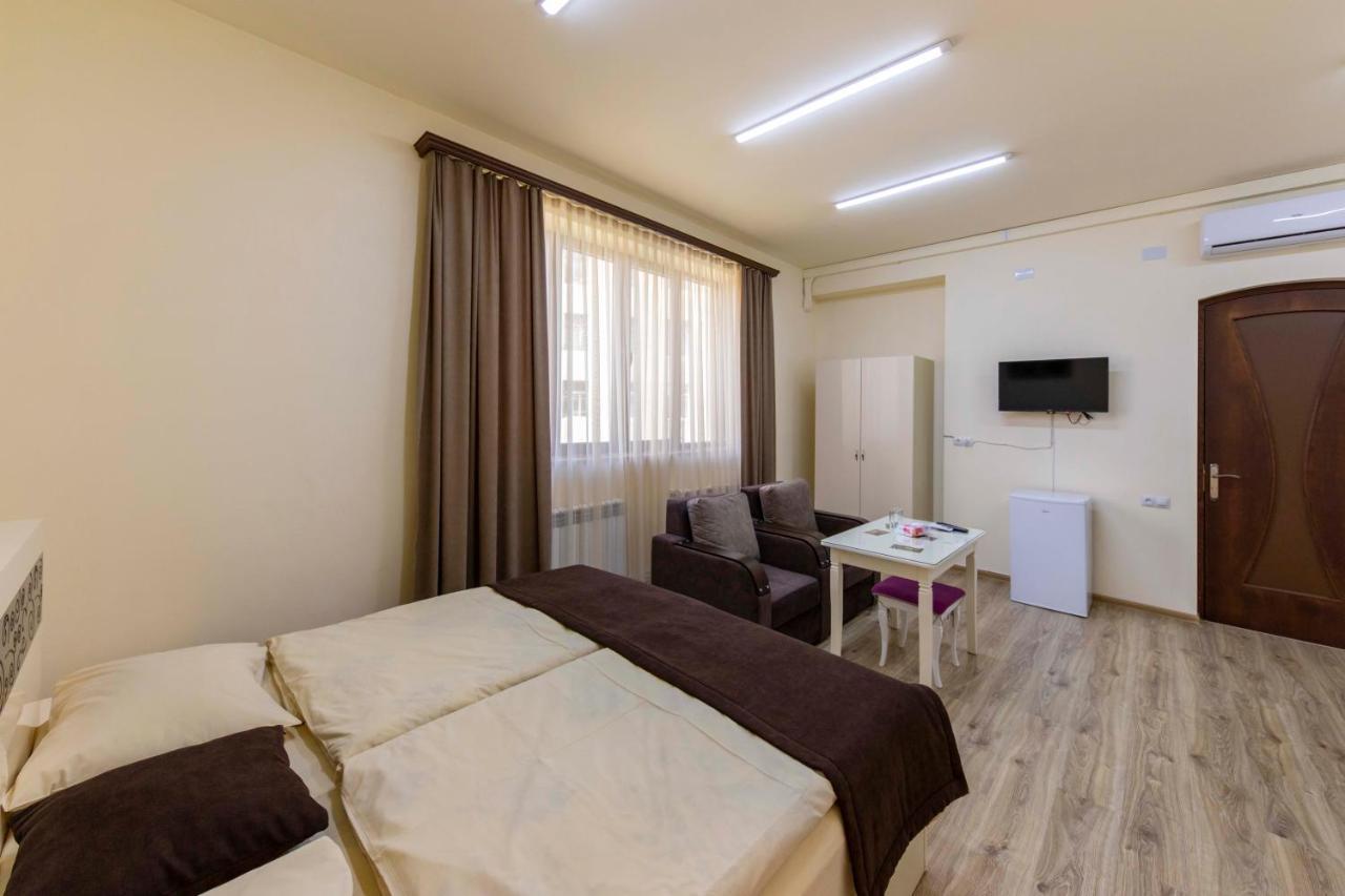 Tatev Hotel And Tours Yerevan Exterior foto
