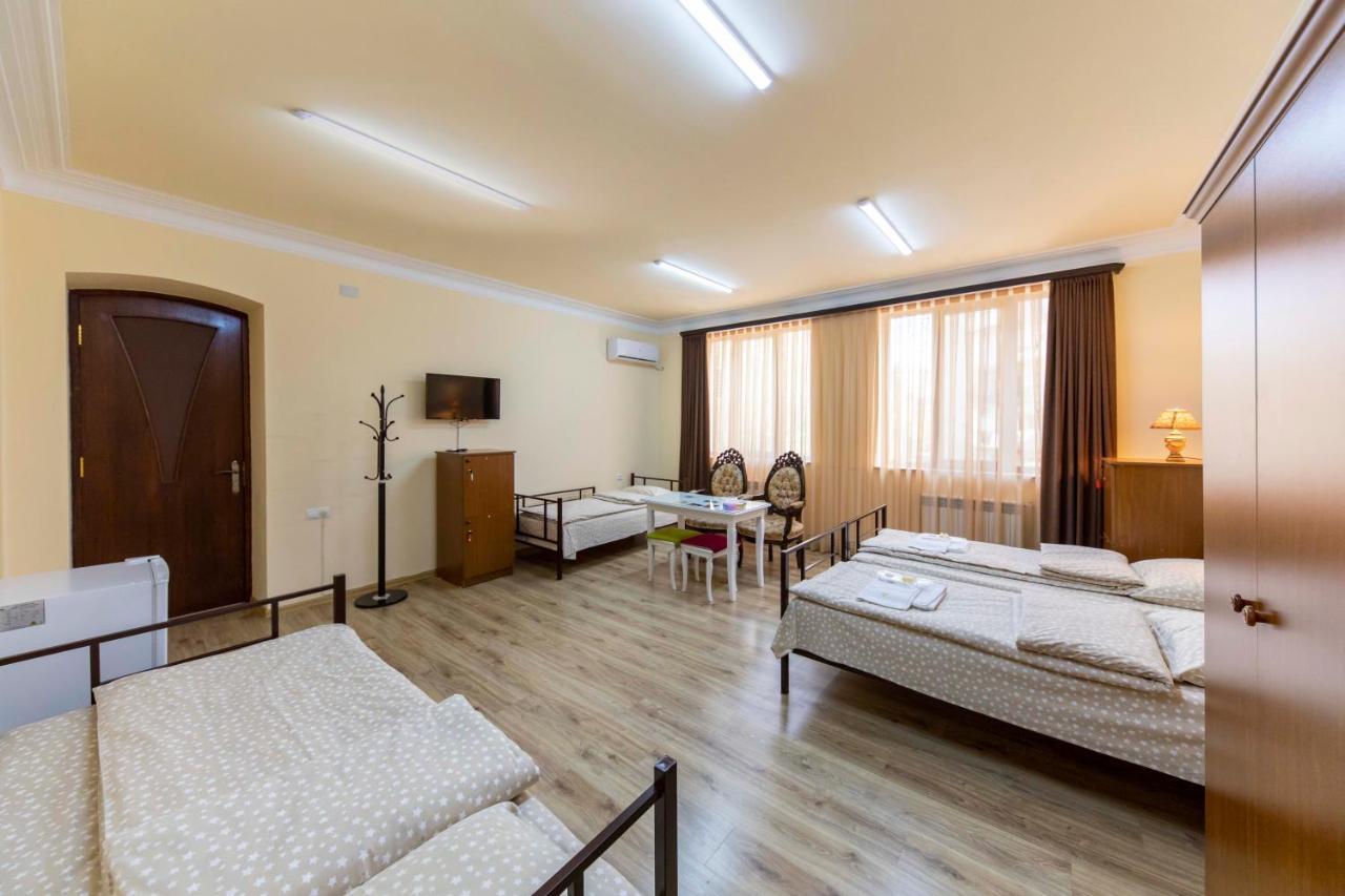 Tatev Hotel And Tours Yerevan Exterior foto