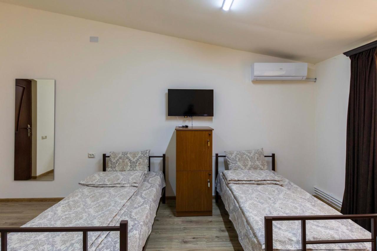 Tatev Hotel And Tours Yerevan Exterior foto