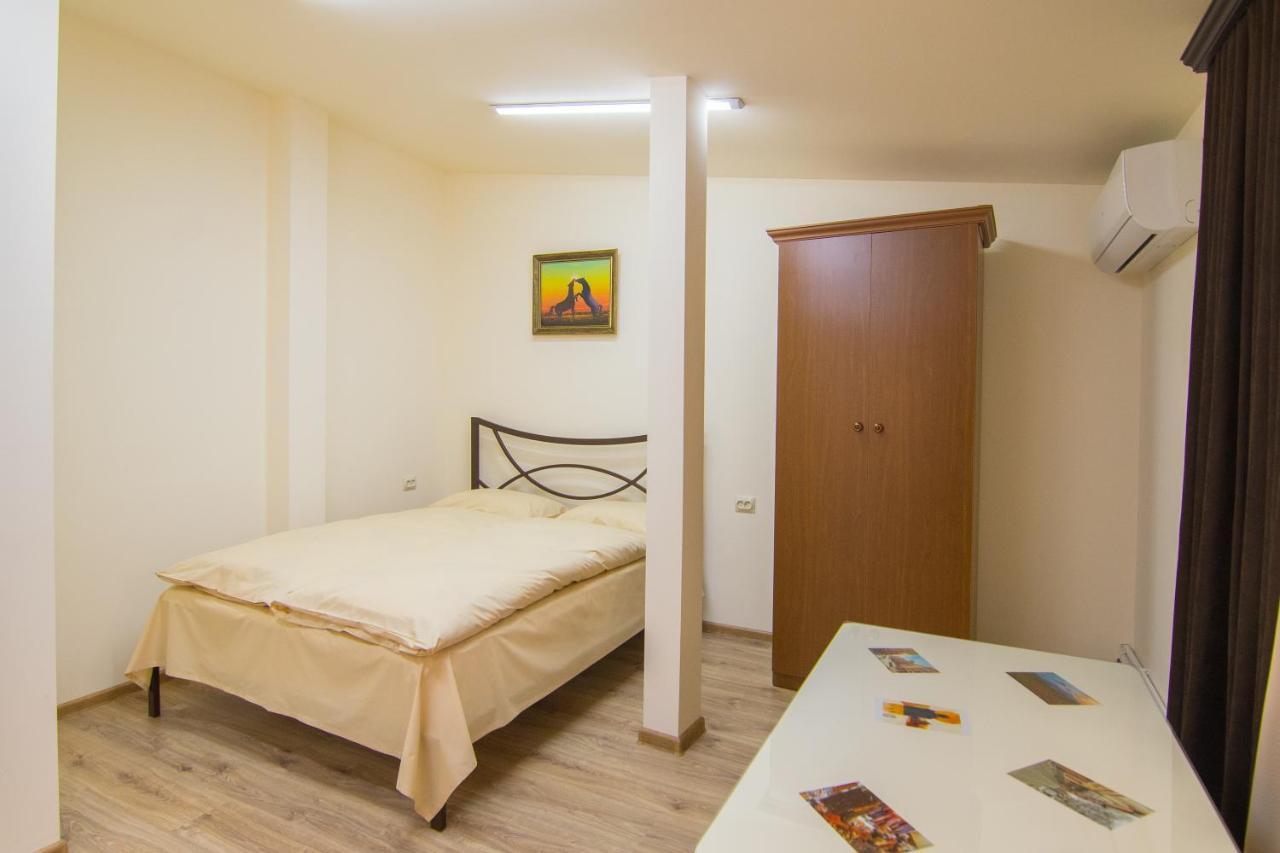 Tatev Hotel And Tours Yerevan Exterior foto