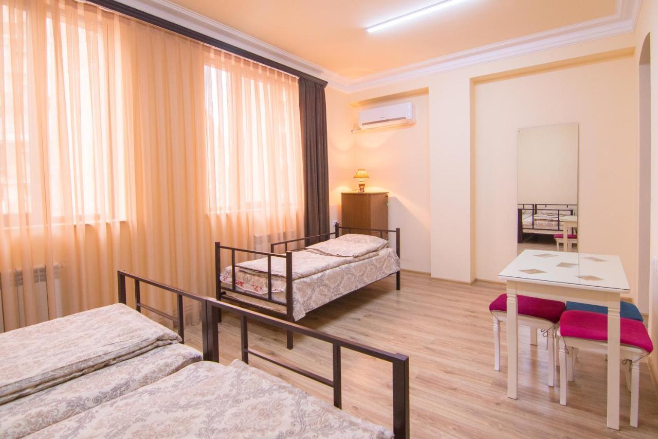 Tatev Hotel And Tours Yerevan Exterior foto