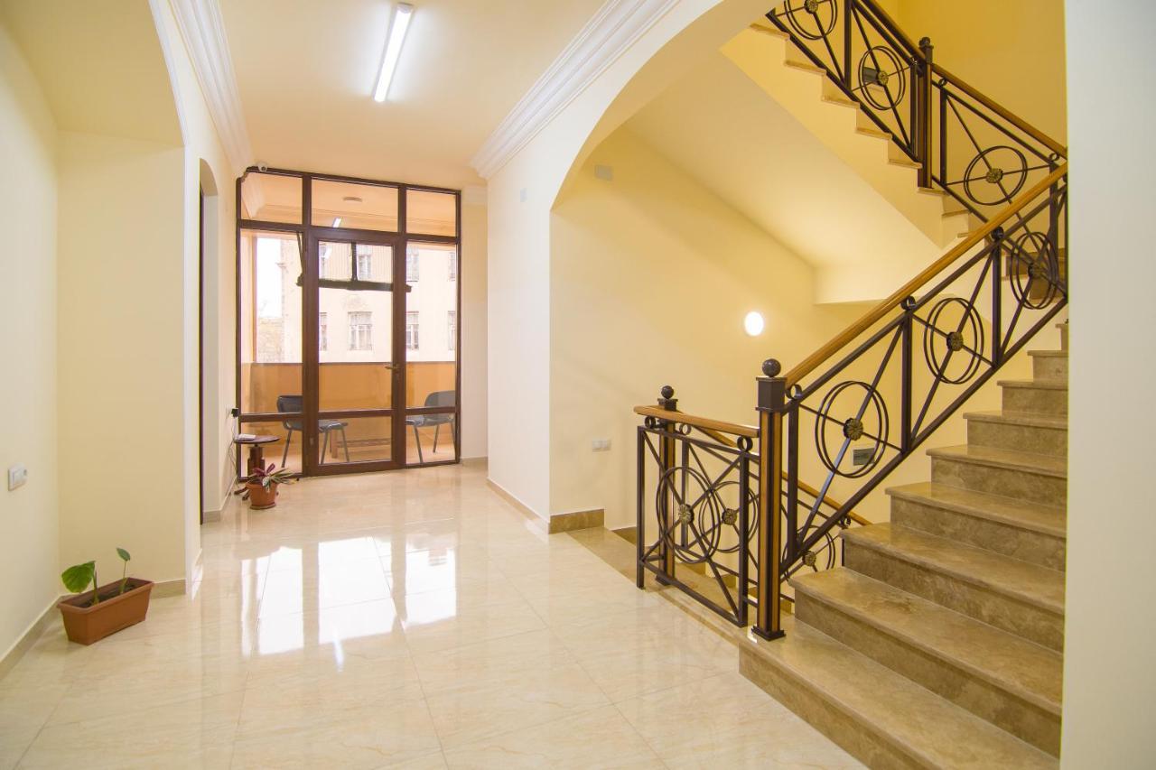 Tatev Hotel And Tours Yerevan Exterior foto