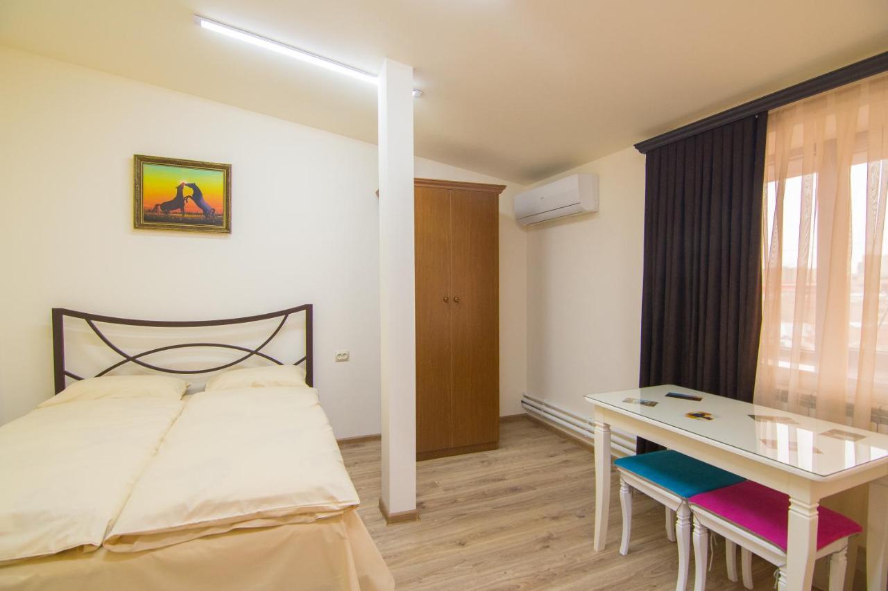 Tatev Hotel And Tours Yerevan Exterior foto