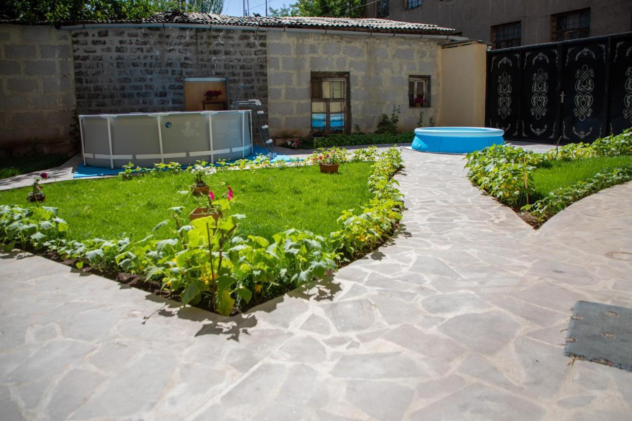 Tatev Hotel And Tours Yerevan Exterior foto
